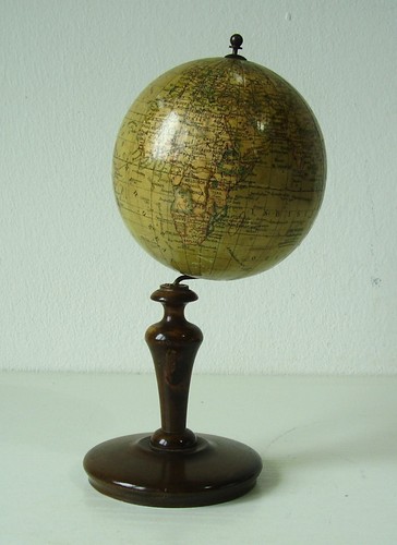 Antiker kleiner tisch globus - kleiner,