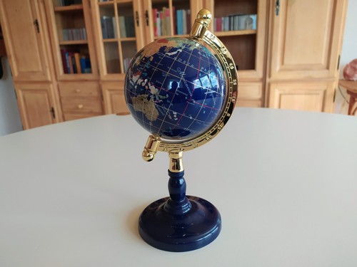 Globus aus halbedelsteinen - globus,