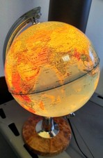 kleiner beleuchteter Globus 