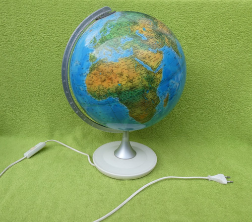 Beleuchteter erdglobus terra - beleuchteter,